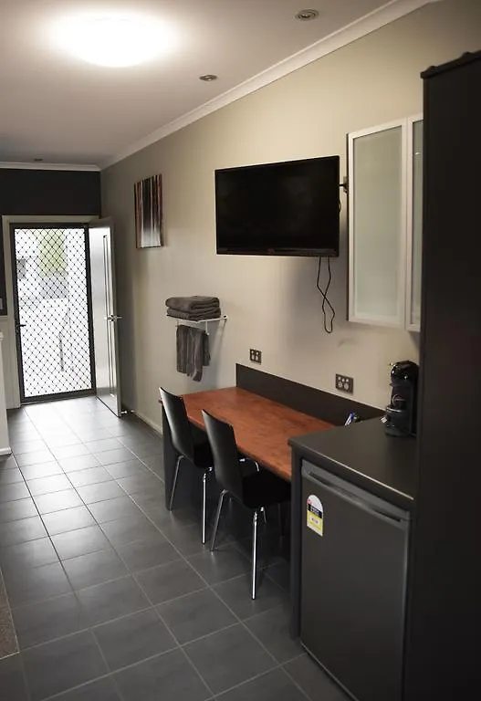 ****  The Rocks Motel Charleville Australia